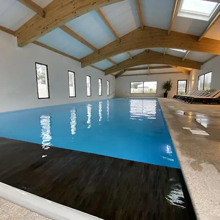 Pour 6, Domaine Avec Piscine Chalet *