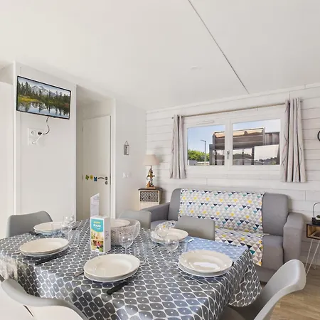 Pour 6, Domaine Avec Piscine *